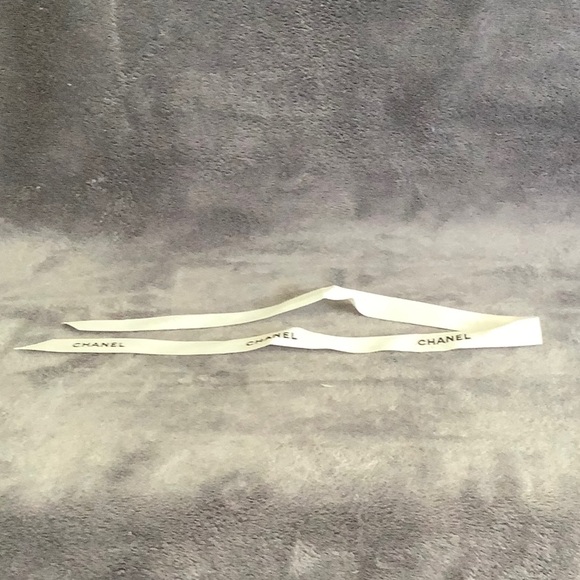 Set of 2 Chanel Authentic Shopping Bags and 3 ribbons - Picture 10 of 11